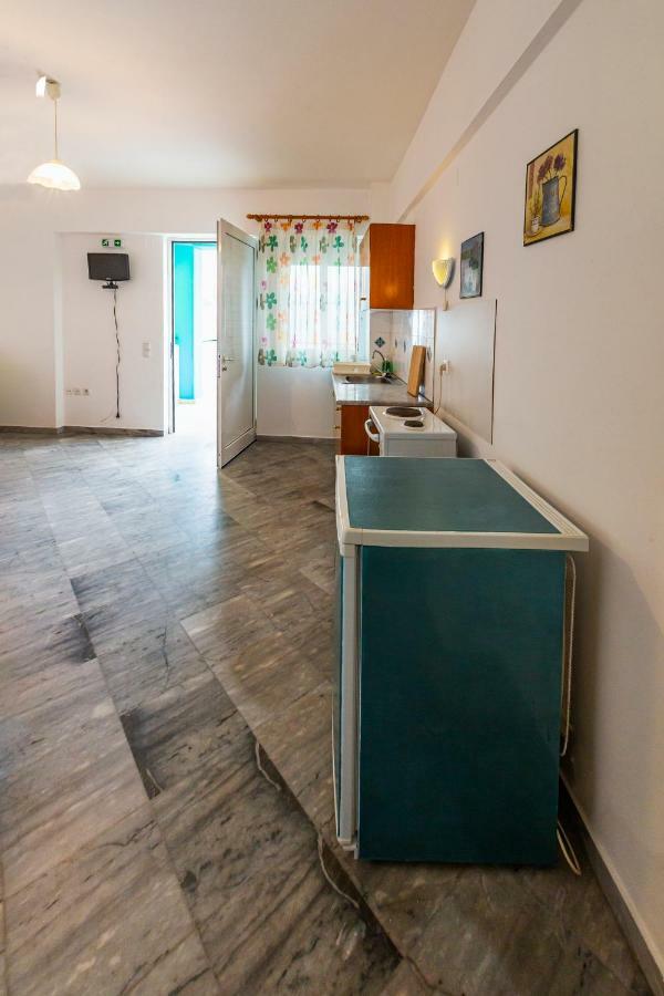 Iris Apartments チラニ エクステリア 写真