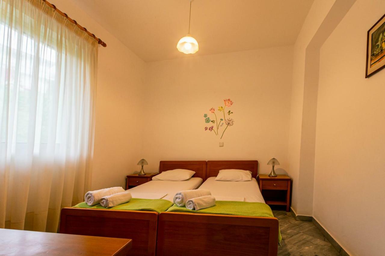 Iris Apartments チラニ エクステリア 写真